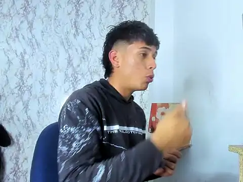 Valentino Lane online show from February 19, 3:36 am