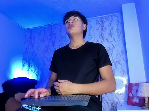 Valentino Lane online show from February 14, 2:28 am