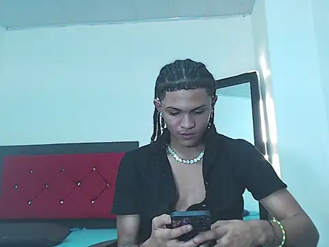 scoothh online show from December 3, 1:44 am