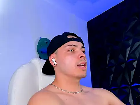 Maxwell Dupont online show from November 26, 8:01 pm