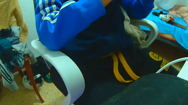 Calavera2001 online show from December 19, 11:40 am