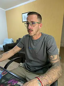 Lucasjandre online show from May 22, 9:53 pm
