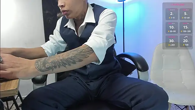 Juank wss online show from November 19, 2:39 pm