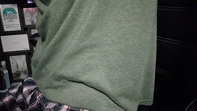 Chrisatmiami online show from December 13, 8:37 pm