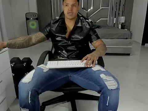 master leather online show from July 27, 10:39 pm