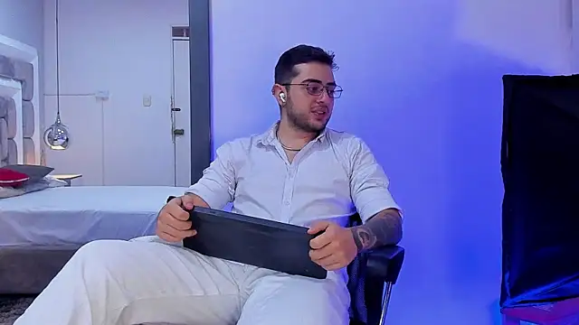 Ethan Greys online show from December 23, 5:05 am