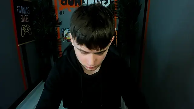 AlejandroEllias online show from March 18, 6:16 am