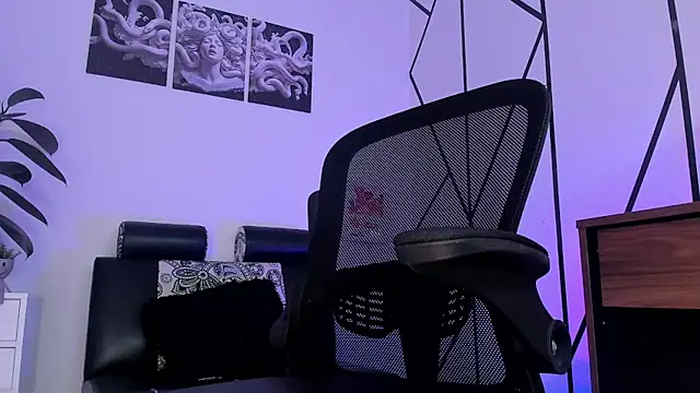 James Adams 01 online show from November 28, 3:36 pm