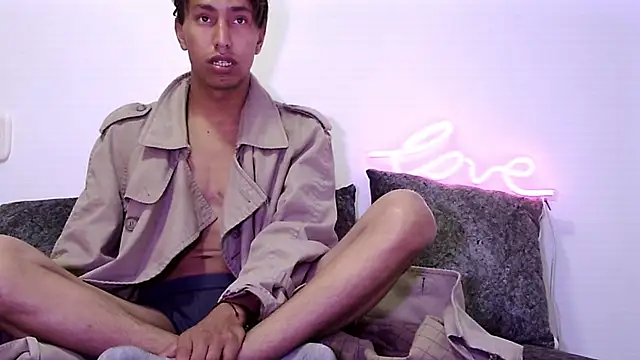 liam  blake online show from November 26, 3:42 am