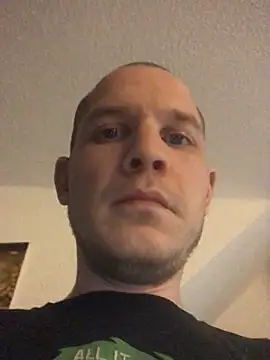 Spielzeugtwink online show from April 2, 10:06 pm