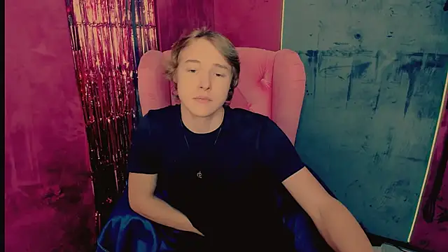 DonaldWoon online show from December 17, 6:58 pm