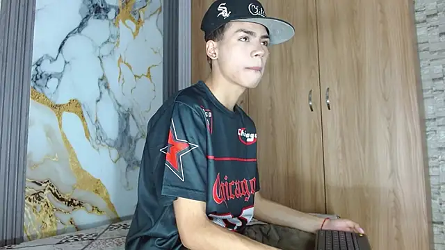 maverickhotson303av online show from November 24, 8:43 pm