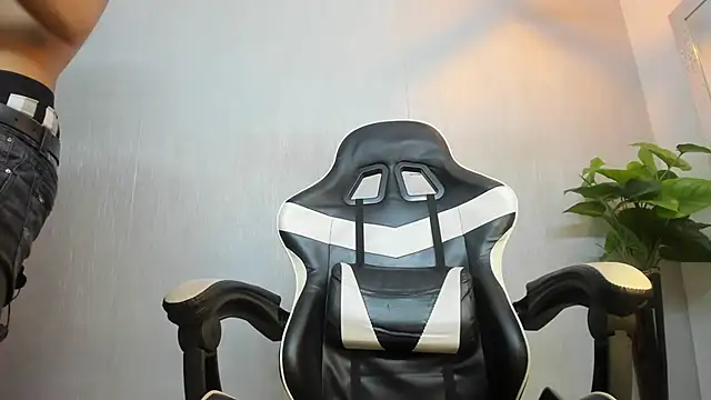 Isaac Collins  online show from January 15, 8:33 pm