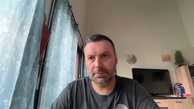 coolsmith81 online show from June 15, 7:44 am