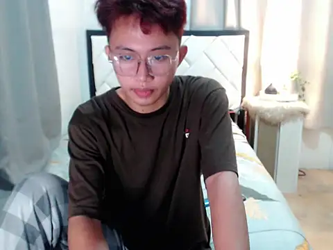 asiantwink0000 online show from February 6, 12:13 pm