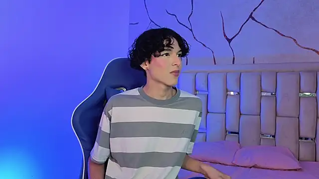 SthepanodiMonaco online show from April 7, 3:17 am