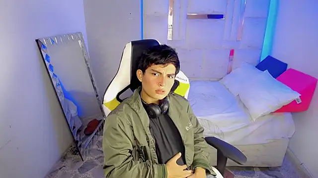 Green XoX online show from January 10, 1:59 pm