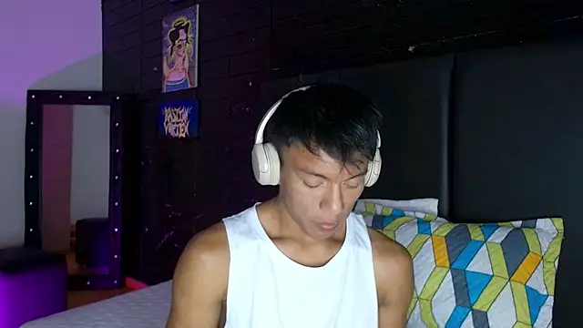 santinaughty online show from January 7, 9:20 pm