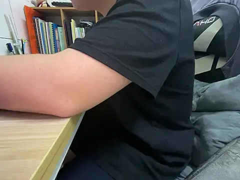 hiiiizzzz online show from March 1, 4:28 pm