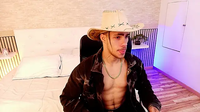 PatrickS25 online show from December 17, 4:53 am