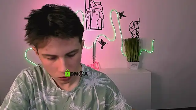 leo valor online show from December 17, 7:31 pm