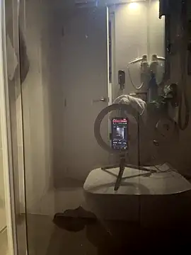 andresbale online show from December 18, 7:37 am