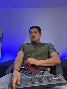 williamsmiiths16 online show from April 19, 1:54 pm