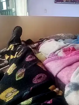 OrangishBank827 online show from December 16, 10:39 pm