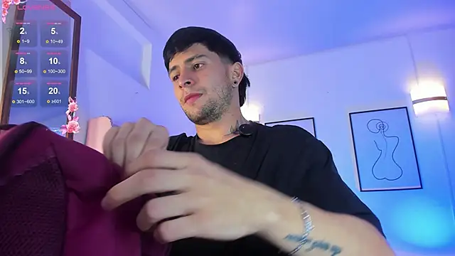 vaalentiino online show from April 8, 6:49 pm