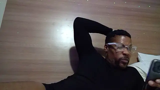 cosmiccloudpig online show from December 15, 6:10 am