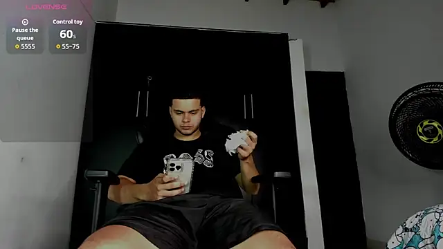 Liam Mateo online show from December 22, 5:04 am