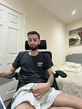 Juliann69Ramiro online show from April 6, 6:09 pm