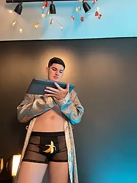 Valentino ceratti online show from December 16, 1:23 am