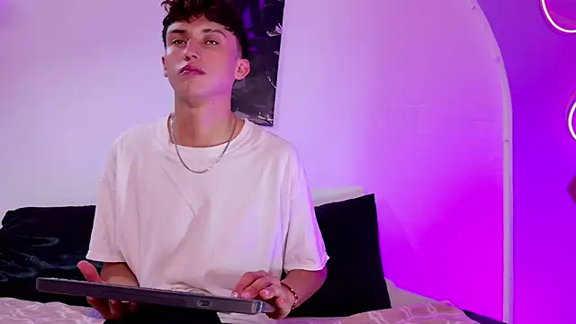 troye twink online show from December 14, 5:36 am