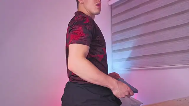 maxxcooper1 online show from December 17, 3:36 am