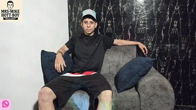 Mrs-mike-hott-boy online show from December 16, 3:57 am