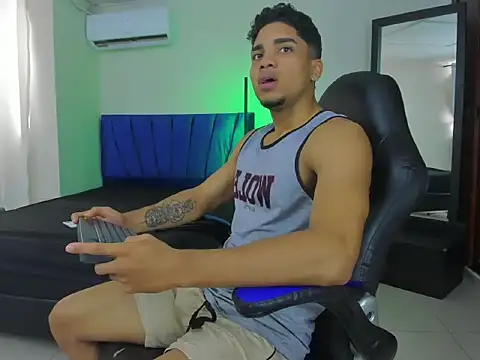 Dustyn Michelle1 online show from March 20, 3:05 pm