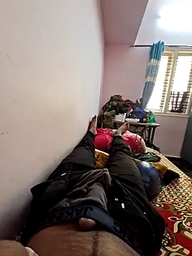 suhxil79 online show from December 15, 5:04 am