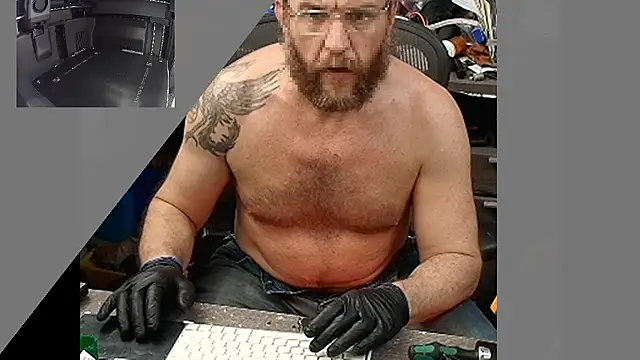 HouseOfHans online show from January 9, 1:11 am