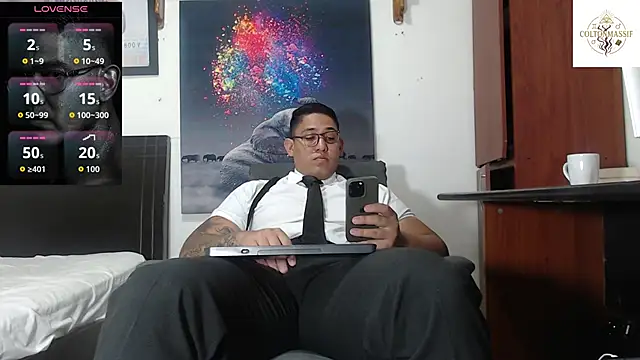 coltonmassiff online show from May 30, 12:49 pm