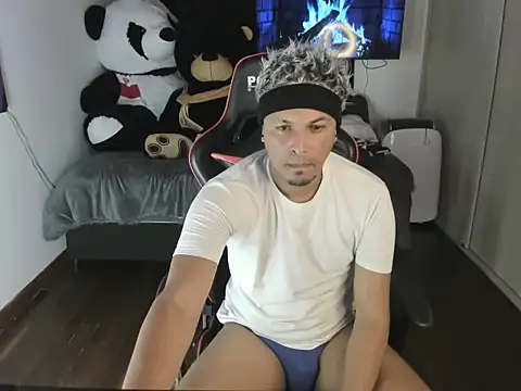 Hotlatinboy 20 online show from December 16, 9:27 am