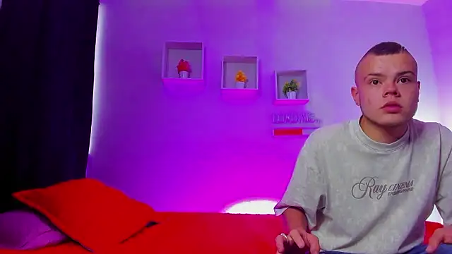 Max and pandora online show from January 15, 7:38 pm