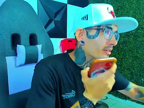 Boy tatto77 online show from March 22, 12:43 pm