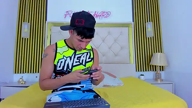 Sweet kevin1 online show from December 20, 3:57 am