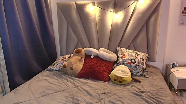 VelvetKai nom online show from April 13, 2:45 am