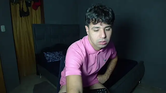 MAXIMILAINO-XXX online show from May 6, 2:01 am
