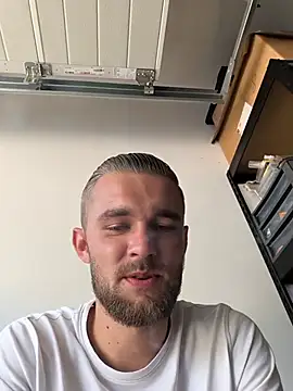 Benjamiinlt online show from August 1, 3:44 pm