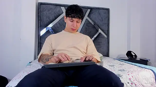 Liam saint online show from February 16, 12:14 pm