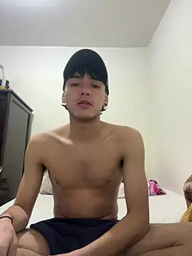 ErickRojass3 online show from January 9, 2:39 am