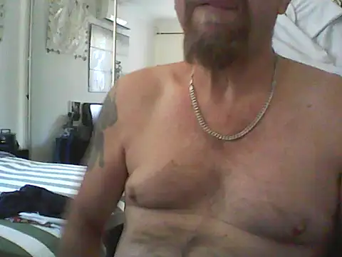 loudandproud online show from April 12, 10:32 pm